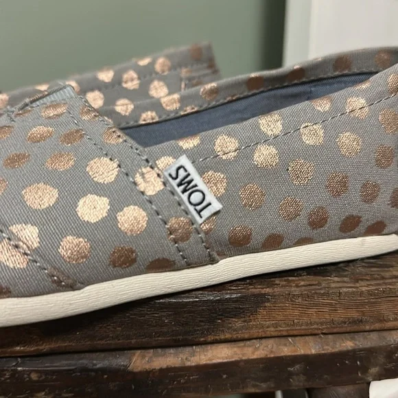NWOT TOMS Classic Drizzle Grey/Rose Gold Foil Polka Dot Slip-Ons - Picture 5 of 13